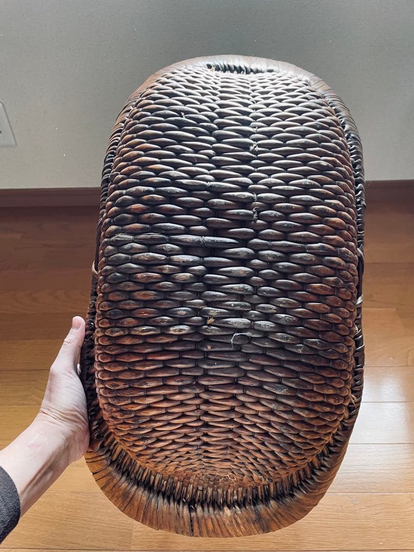 ビンテージ天然素材の楕円形バスケット