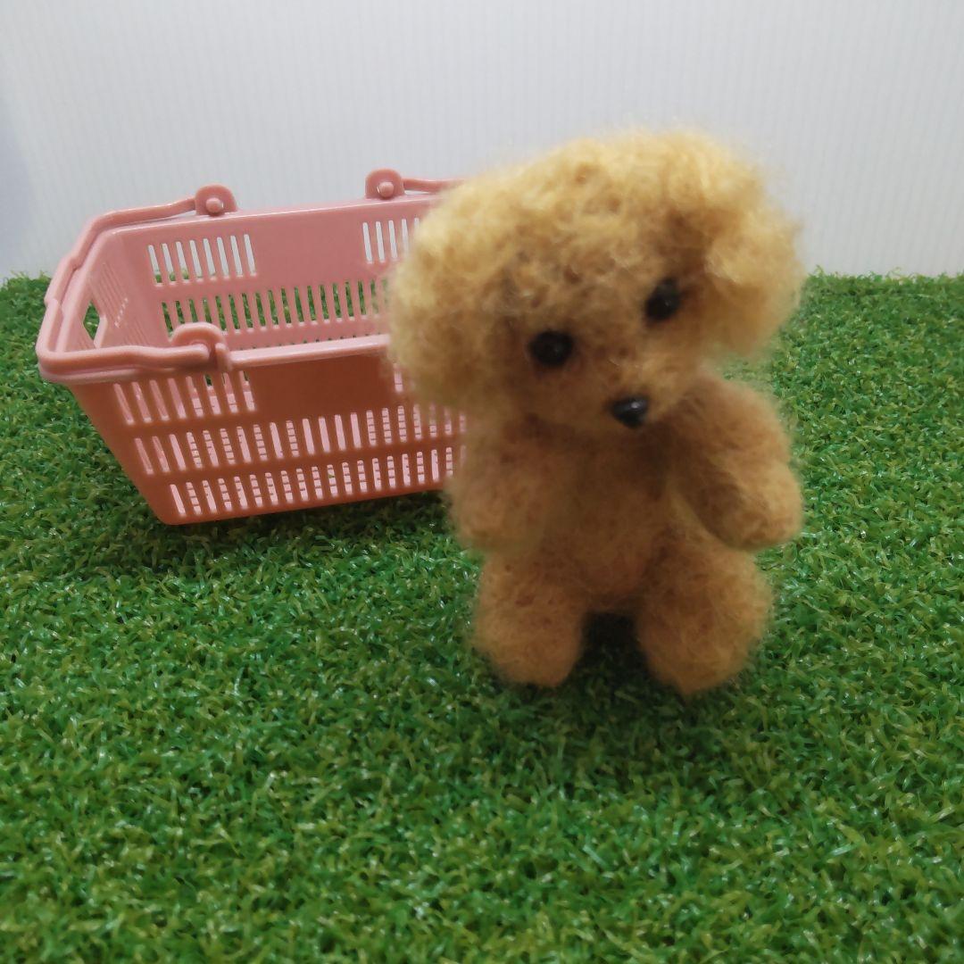 羊毛フェルト トイプードル「買い物かご入りプードルちゃん」