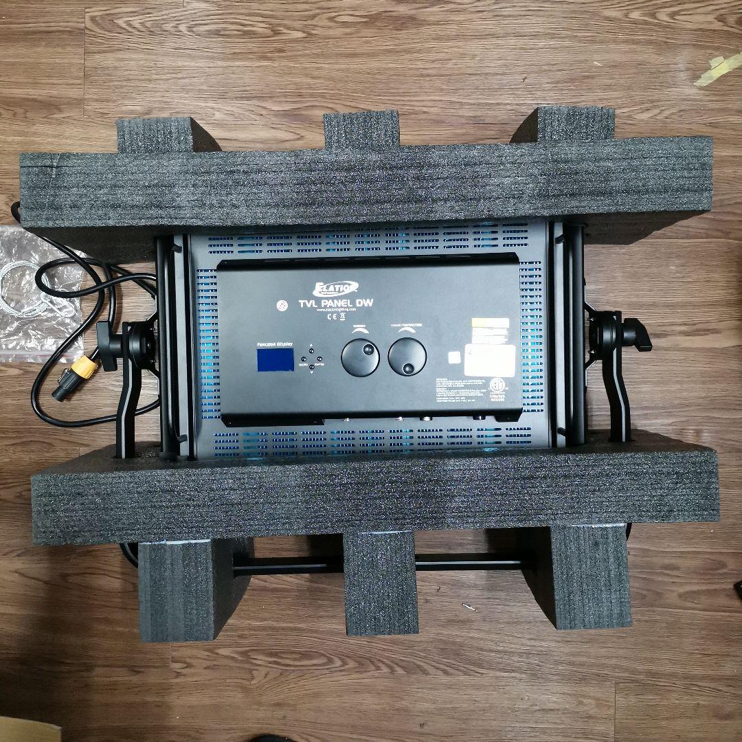 ELATION(イレーション)TVL PANEL DW LED TVライト中古品