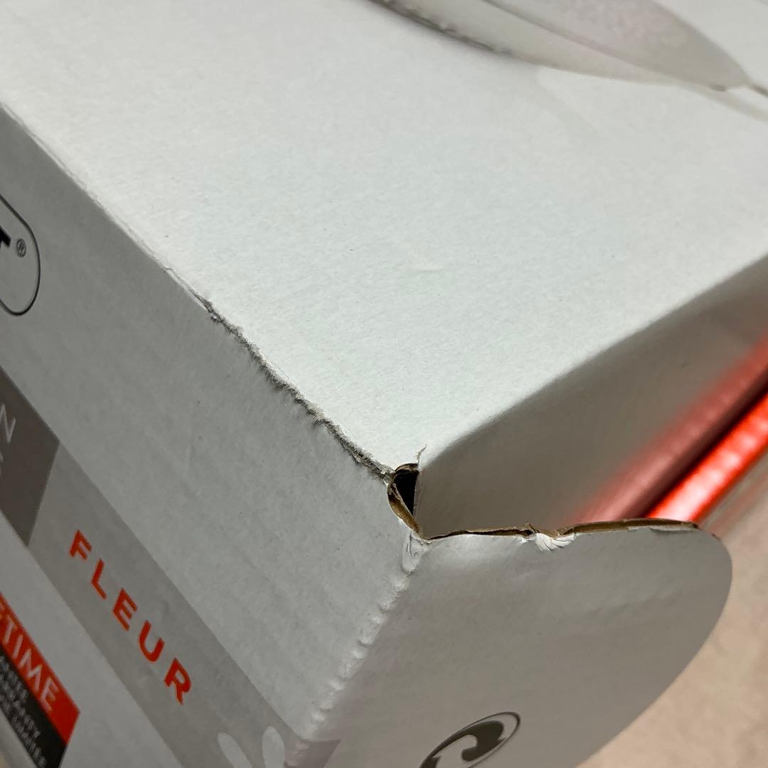 ルクルーゼ マルミット フラワーレリーフ　 22cm コットン　ゴールドツマミ