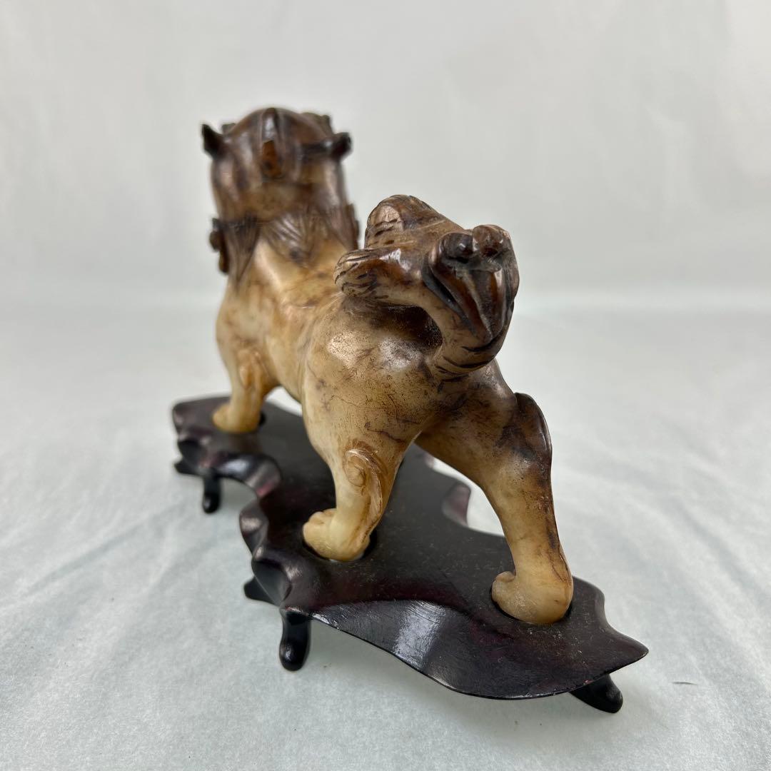 A【玉石彫刻】獅子置物 彫像 飾り物 台座付 16cm×12cm アンティーク風