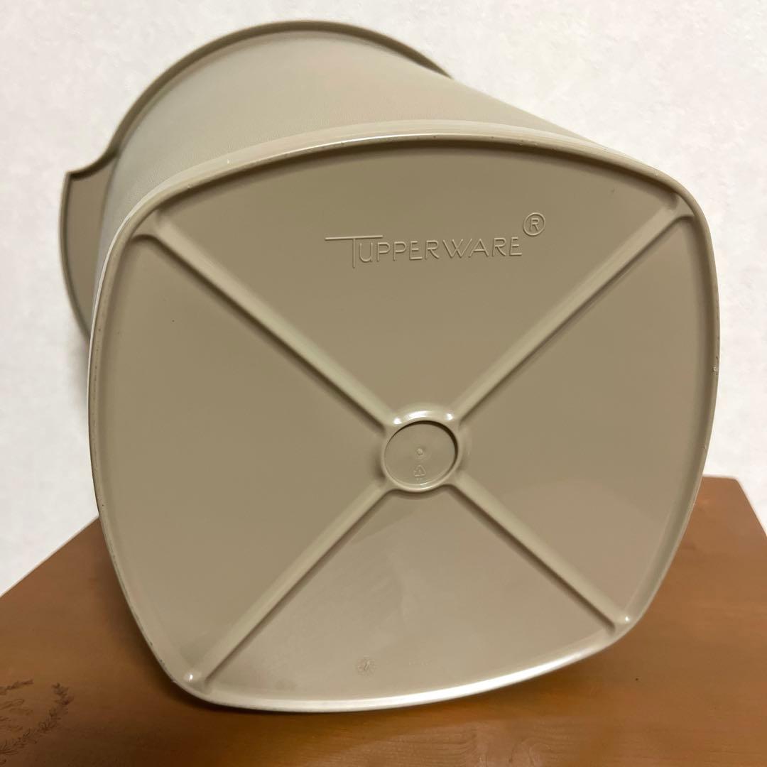 タッパーウェア マキシクイーンデコレーター 11L グレージュ - メルカリ