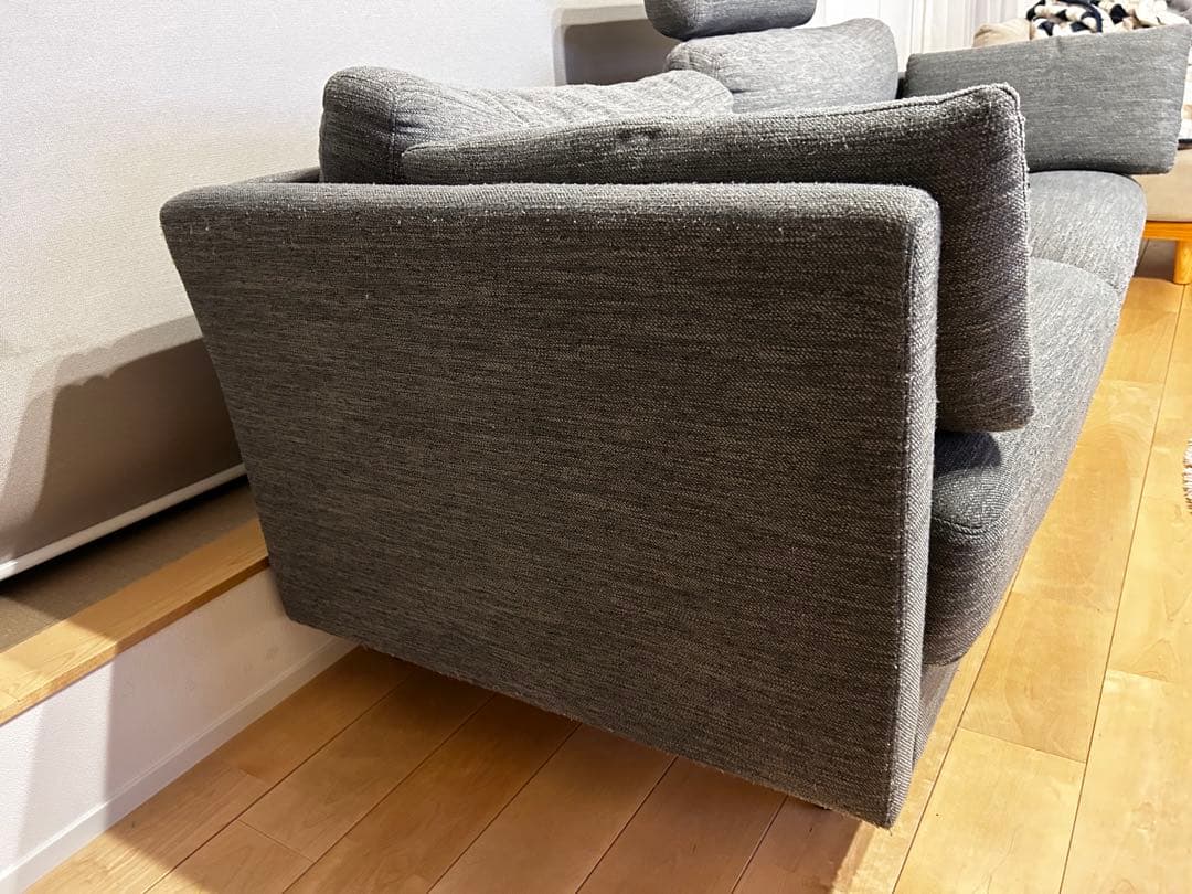 【送料込み】　ニトリ　３人掛けソファ　グレー　ファブリック　ヘッドレスト付き