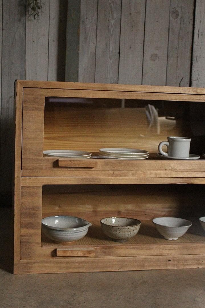 前面ガラスの木製引き出し2段　食器棚　シャツケース　収納棚　古家具