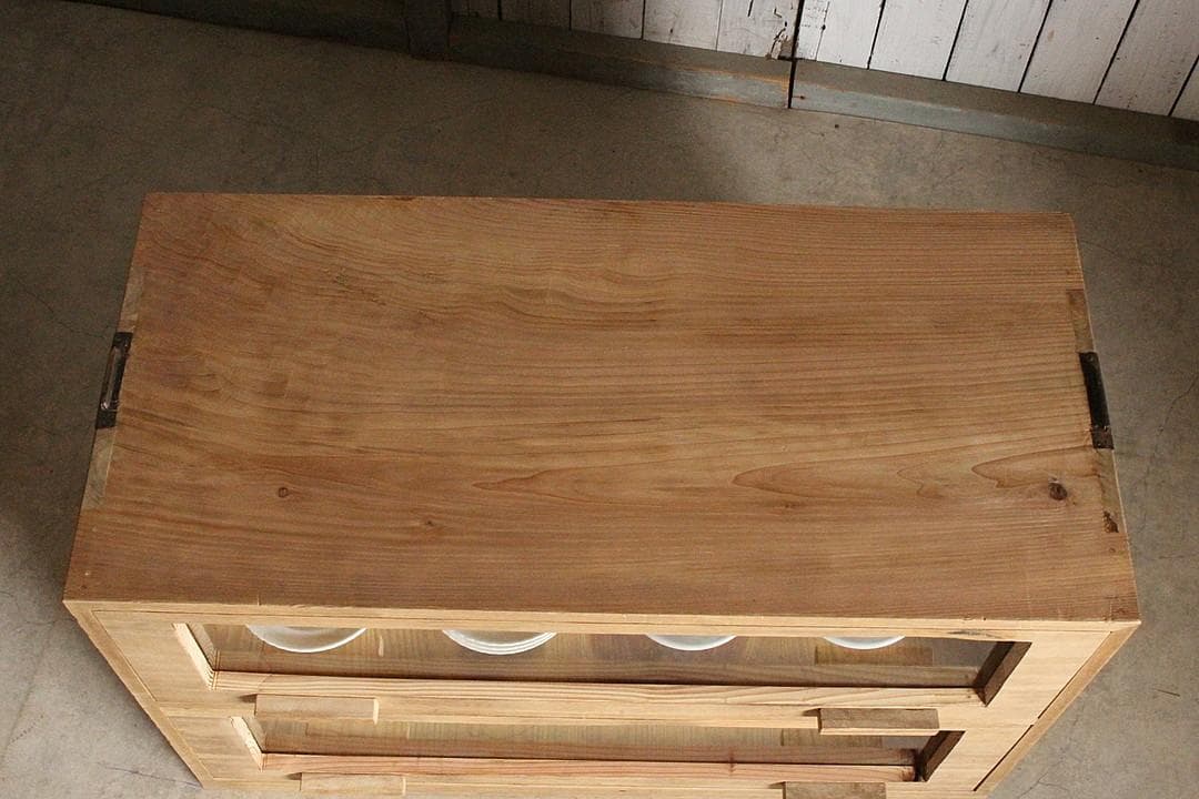 前面ガラスの木製引き出し2段　食器棚　シャツケース　収納棚　古家具