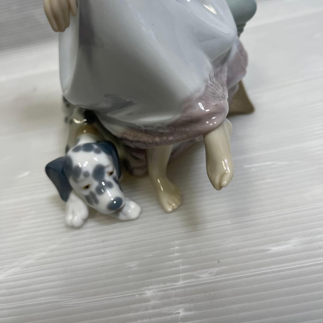 リヤドロ　少女と犬　　大事な電話