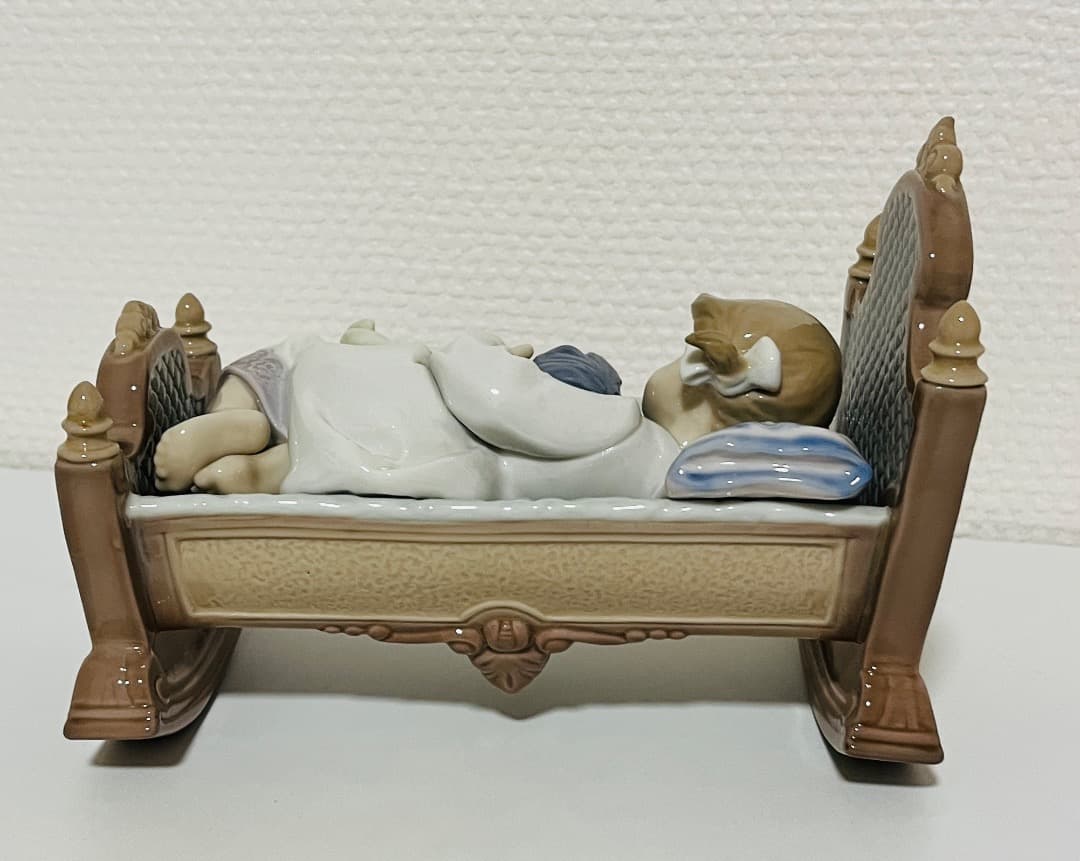 【美品】LLADROリアドロ 『お人形さんと添い寝』05717