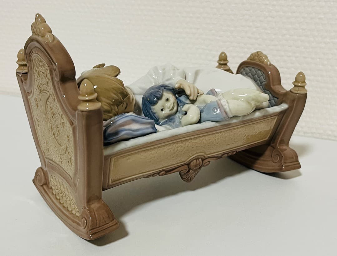 【美品】LLADROリアドロ 『お人形さんと添い寝』05717
