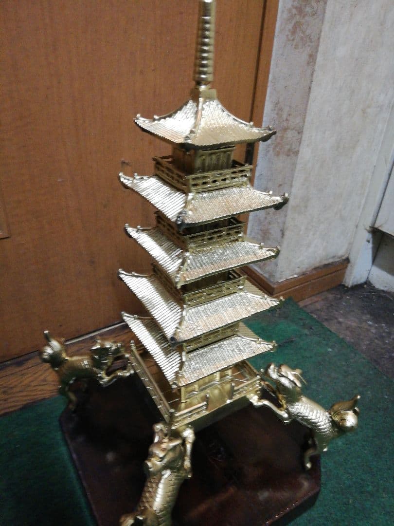 五重塔、金属製、AuP、高さ52cm、架台付き