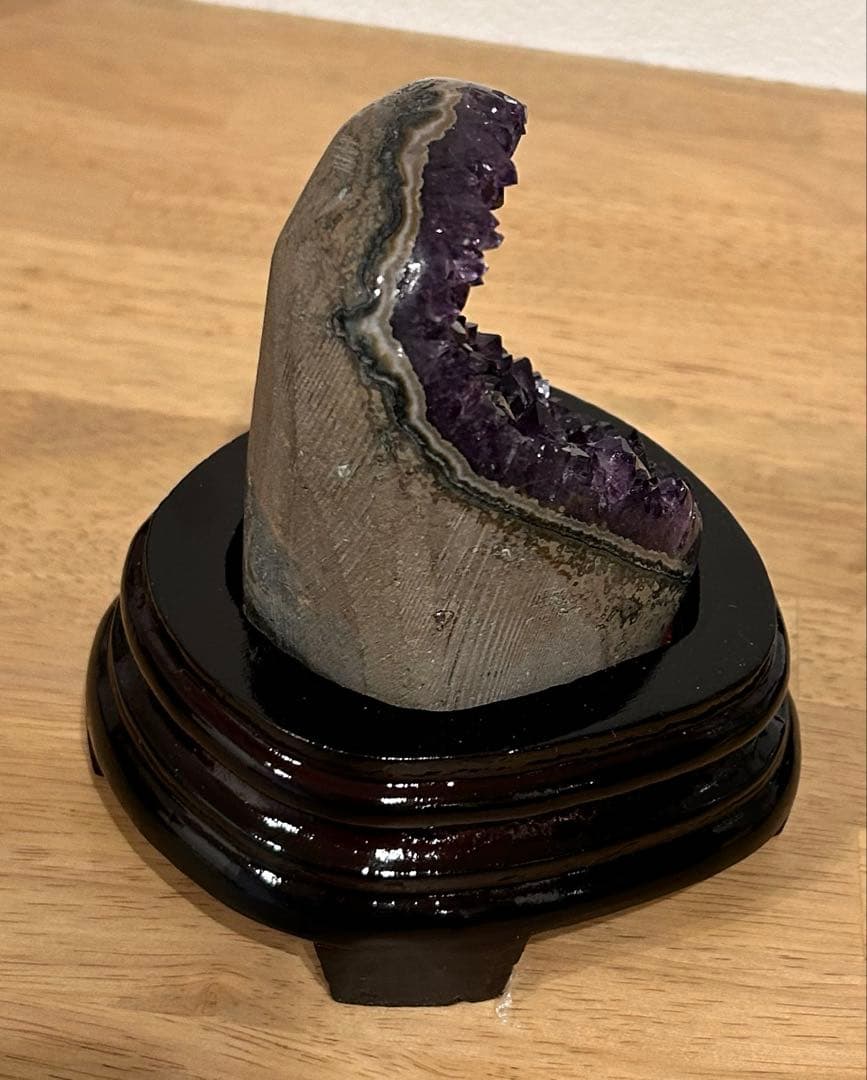 【高品質】ウルグアイ産アメジストクラスター　木製台座付き
