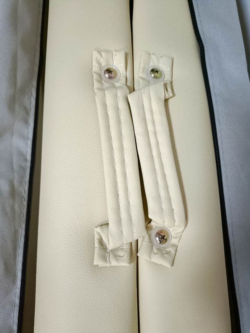 美品　有孔　施術ベッド 折りたたみベッド セブンビューティー　カバー付き