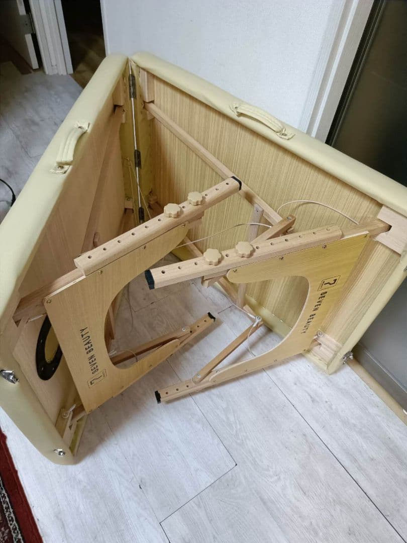 美品　有孔　施術ベッド 折りたたみベッド セブンビューティー　カバー付き