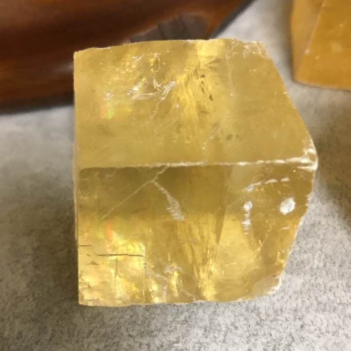 ③★特選♡贈答品★1.5kg超【GIFT♡箱入り10石☆ゴールデンカルサイト】♡