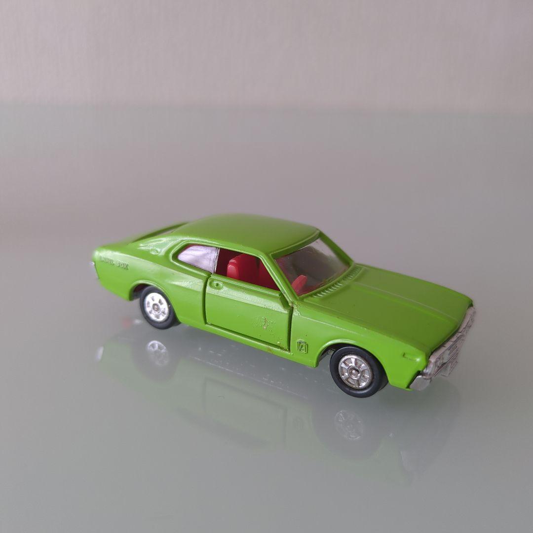 黒箱 トミカ ニッサンローレル2000SGX 色指定箱