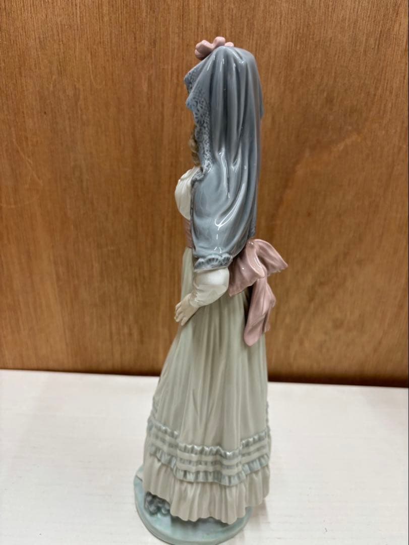 リアドロ ドレス レディ フィギュア 1個