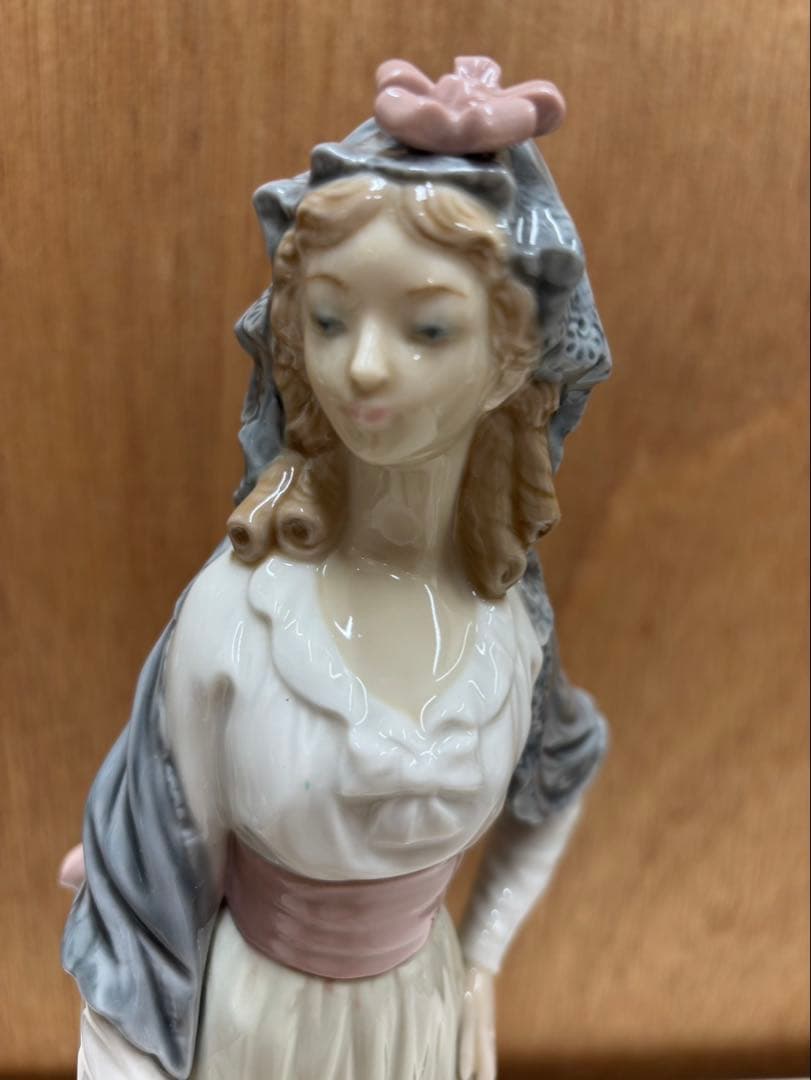 リアドロ ドレス レディ フィギュア 1個