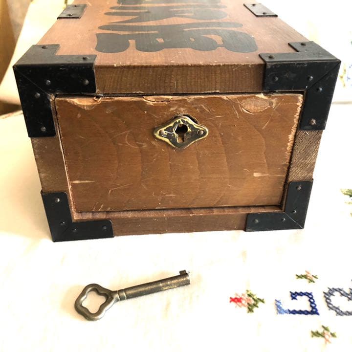 【昭和レトロ】ズシリと重い千両箱風貯金箱（鍵付き）【インテリアにも】