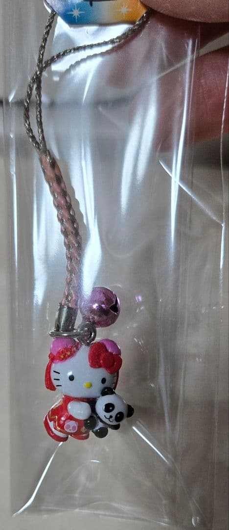 ハローキティー パンダ ストラップ 横浜中華街限定 希少価値 - メルカリ