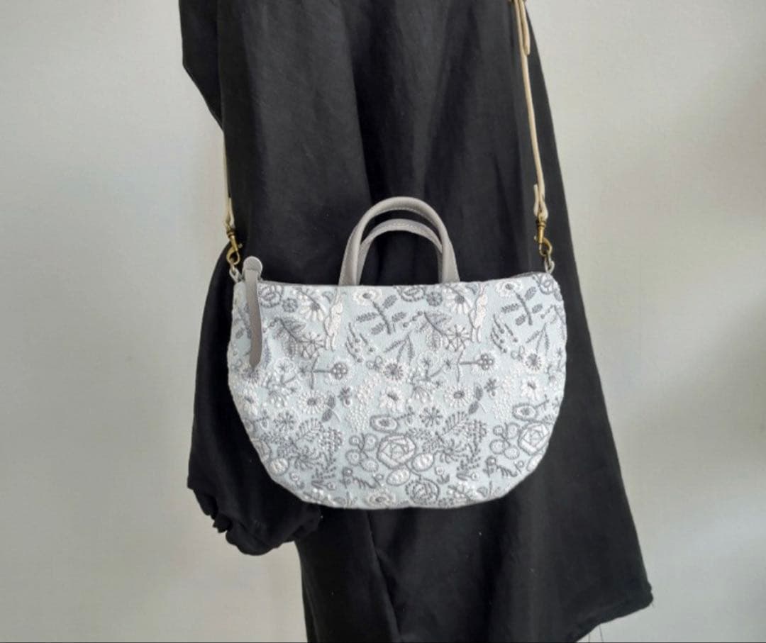 ミナペルホネン　ハンドメイドバッグ　セレブレイト　ライトブルー