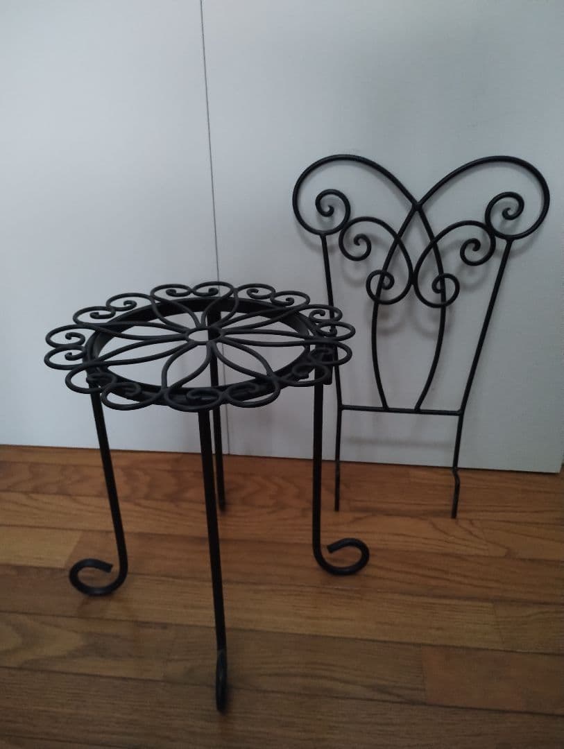 チェア型　ディスプレイ台　スチール製