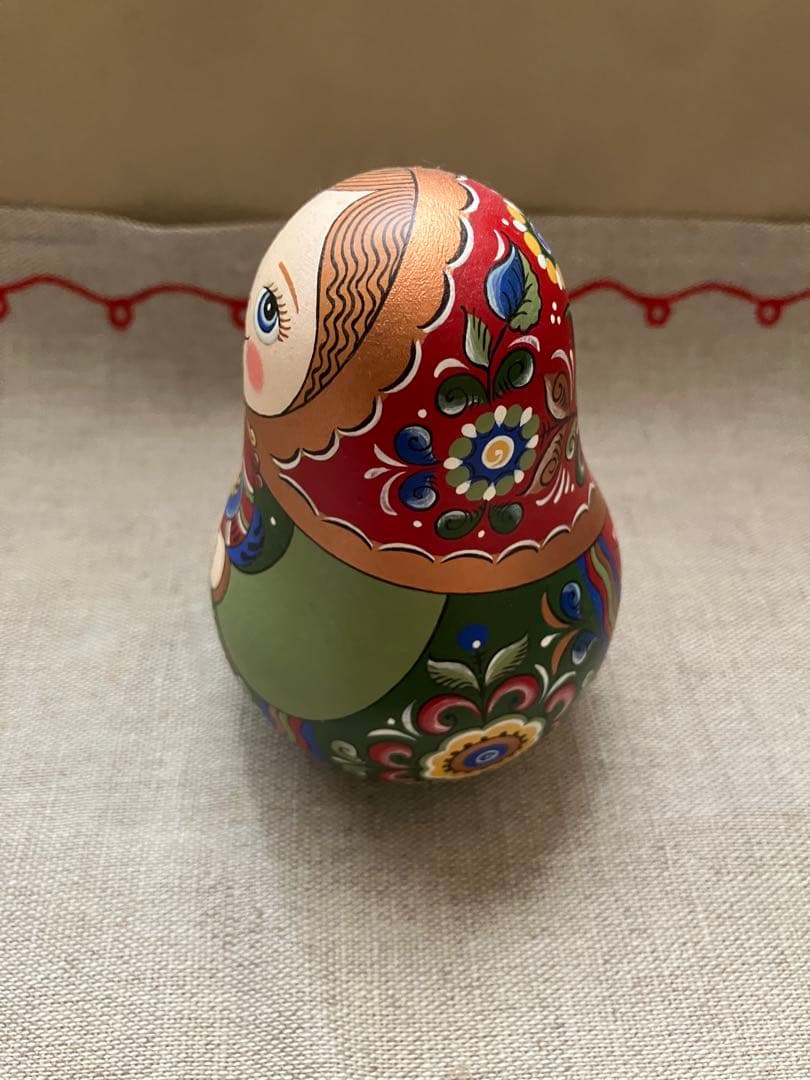 オリガ・ザバイキナさんの起き上がりこぼし