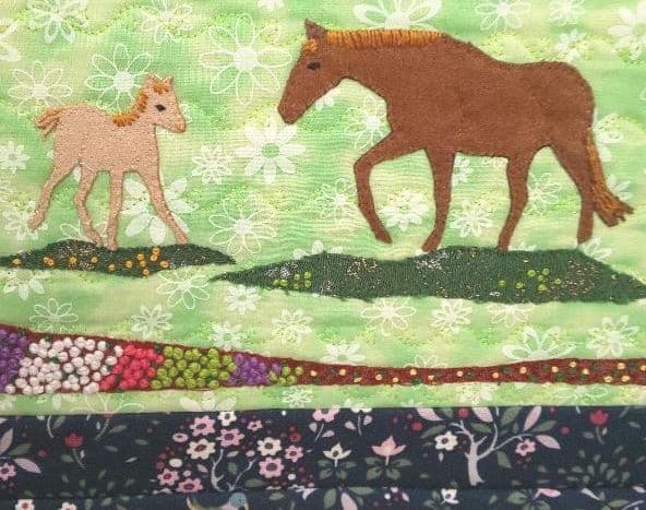アップリケ　キルト　タペストリー　山と馬のいる風景