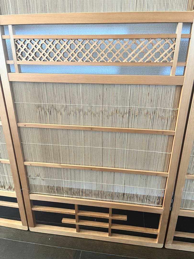 木製間仕切り 伝統的な和風デザイン