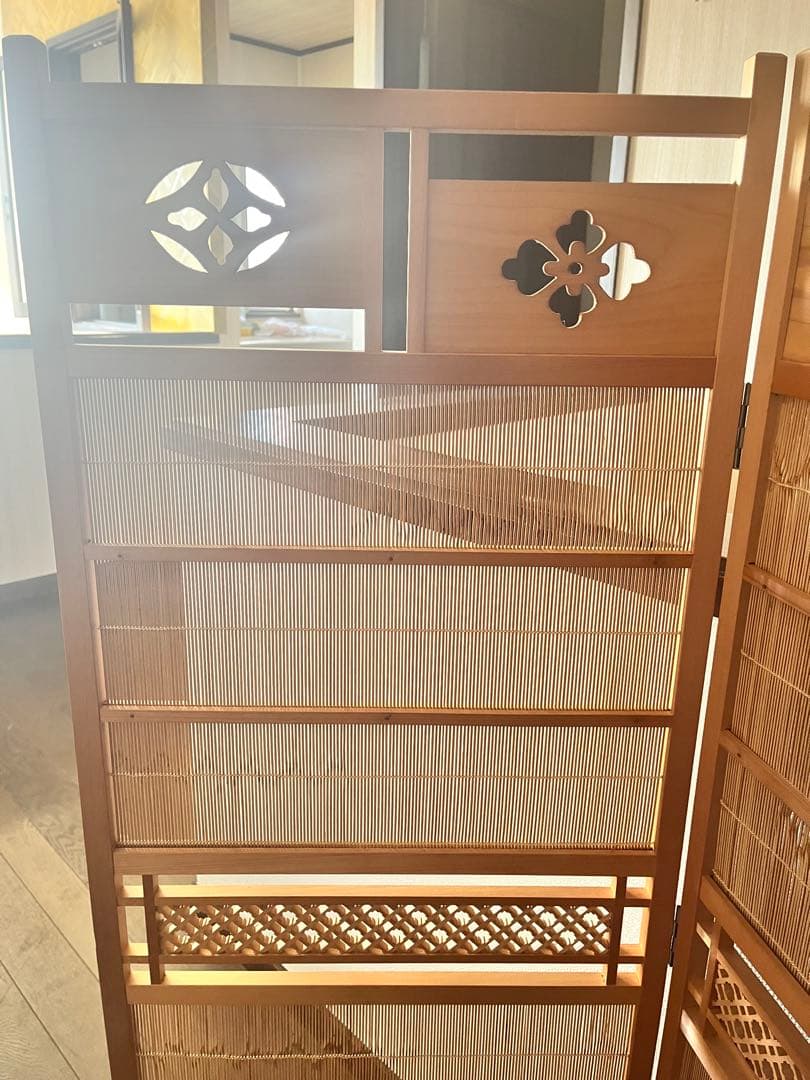 木製間仕切り 伝統的な和風デザイン