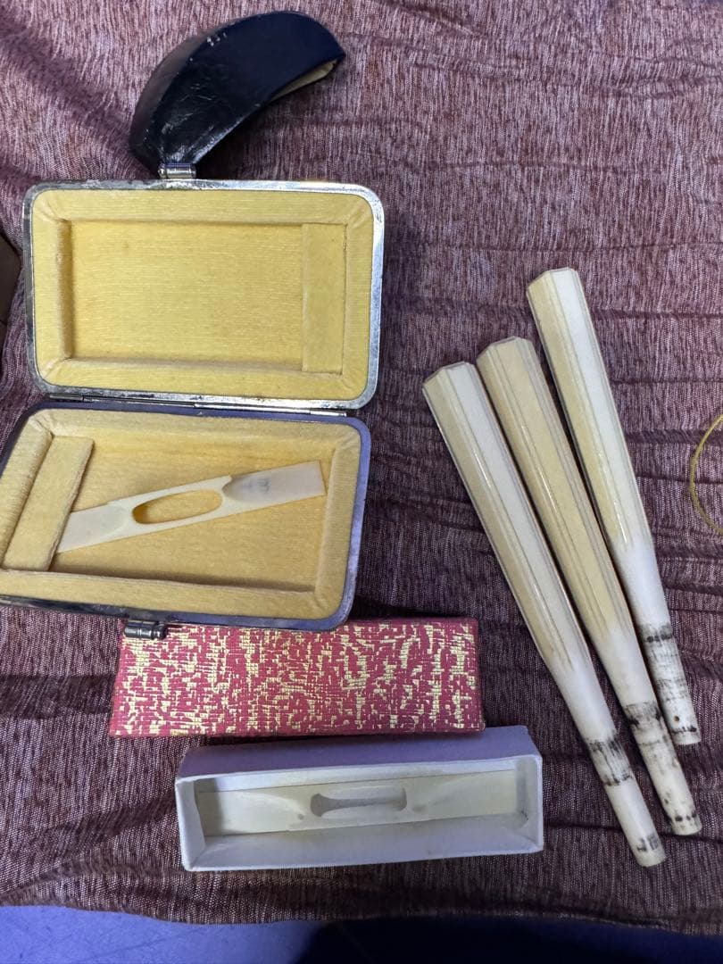 高級三味線 紫檀 天然素材 子持ち綾杉胴 一本溝 金ホゾ 細棹 猫皮 和楽器