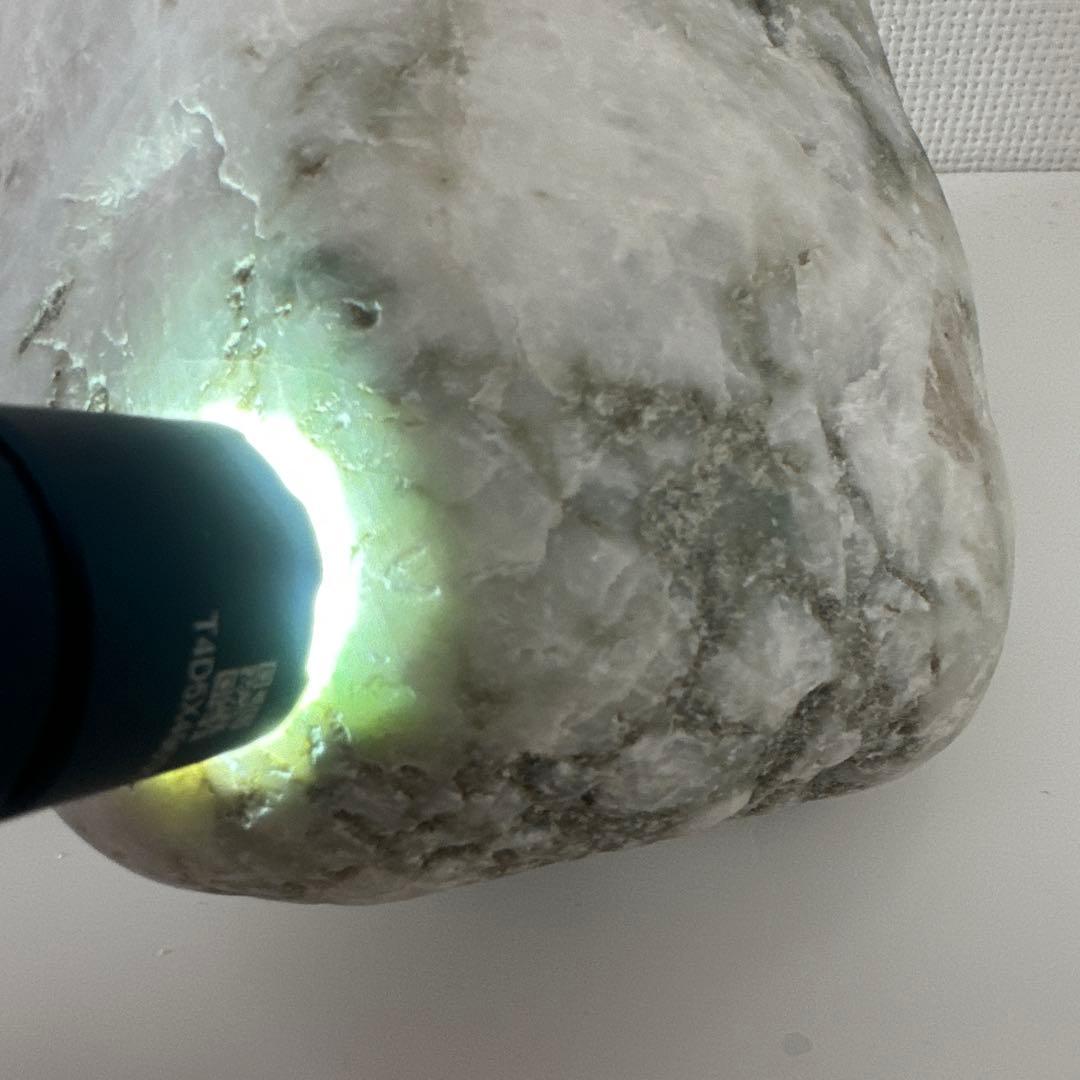 【特大】糸魚川翡翠　1508g！　うっすらラベと一部に翠　水石
