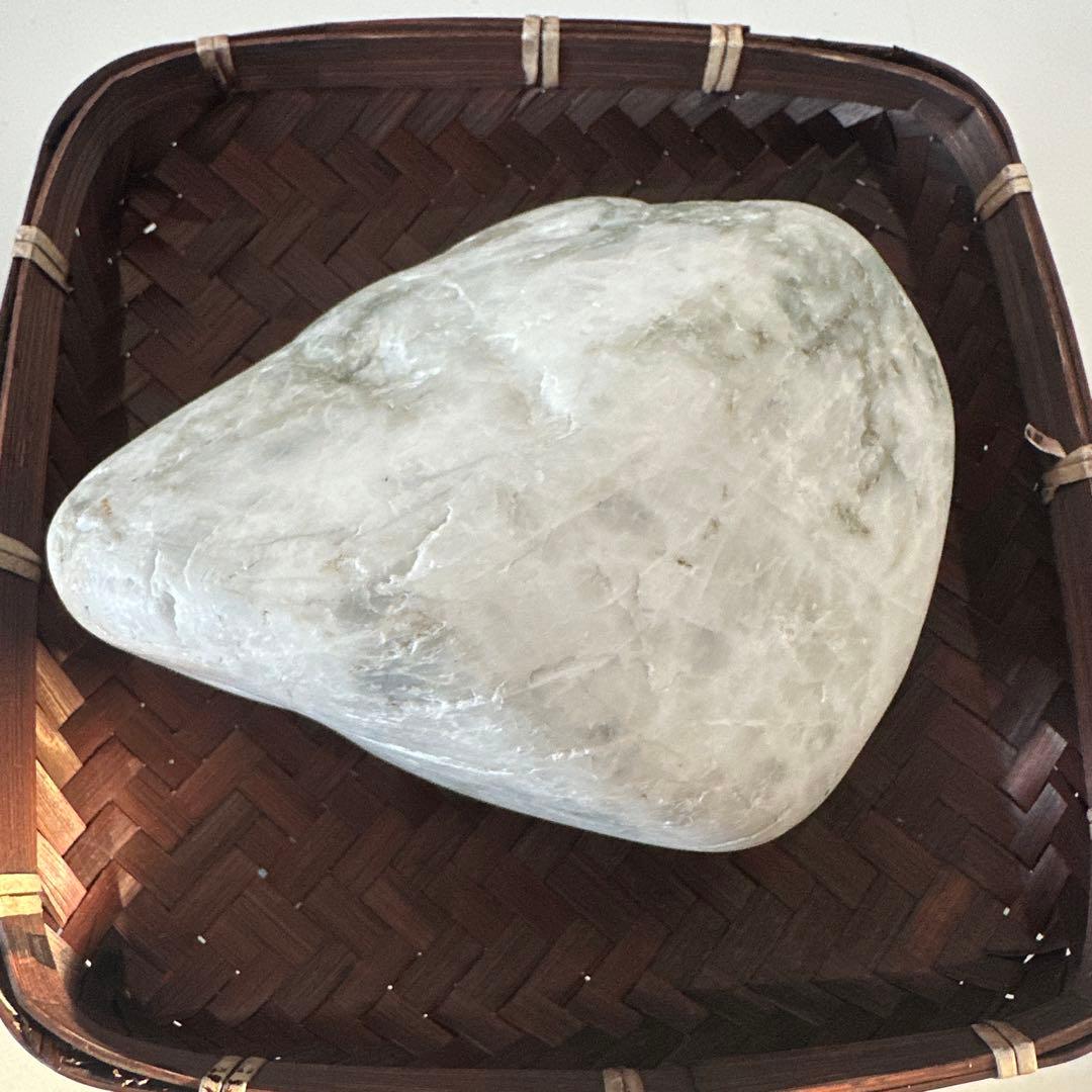 【特大】糸魚川翡翠　1508g！　うっすらラベと一部に翠　水石