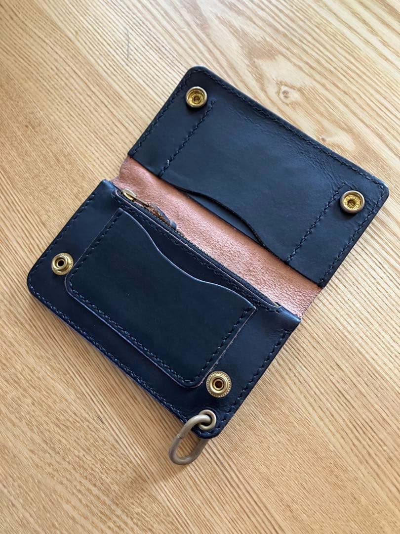 黒レザー ミドルサイズ　トラッカーウォレット