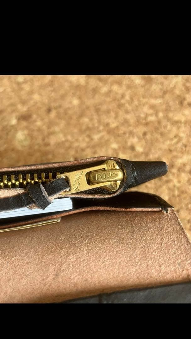 黒レザー ミドルサイズ　トラッカーウォレット