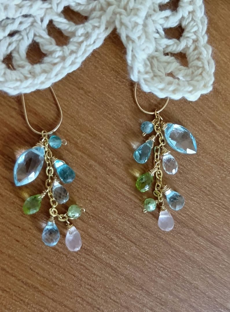 セール460 14kgf宝石質ブルートパーズと小粒ブリオレットのチャーム