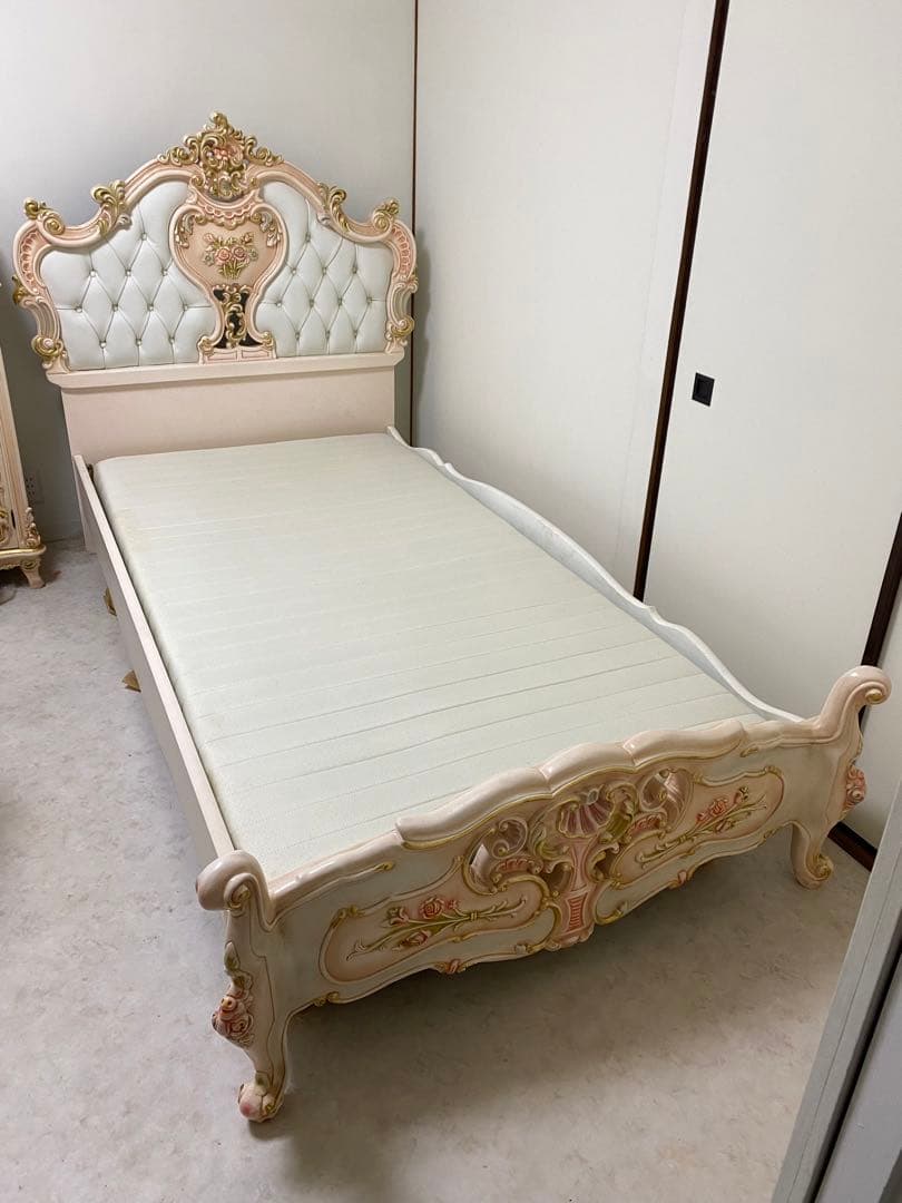 ロココ調　ベッド