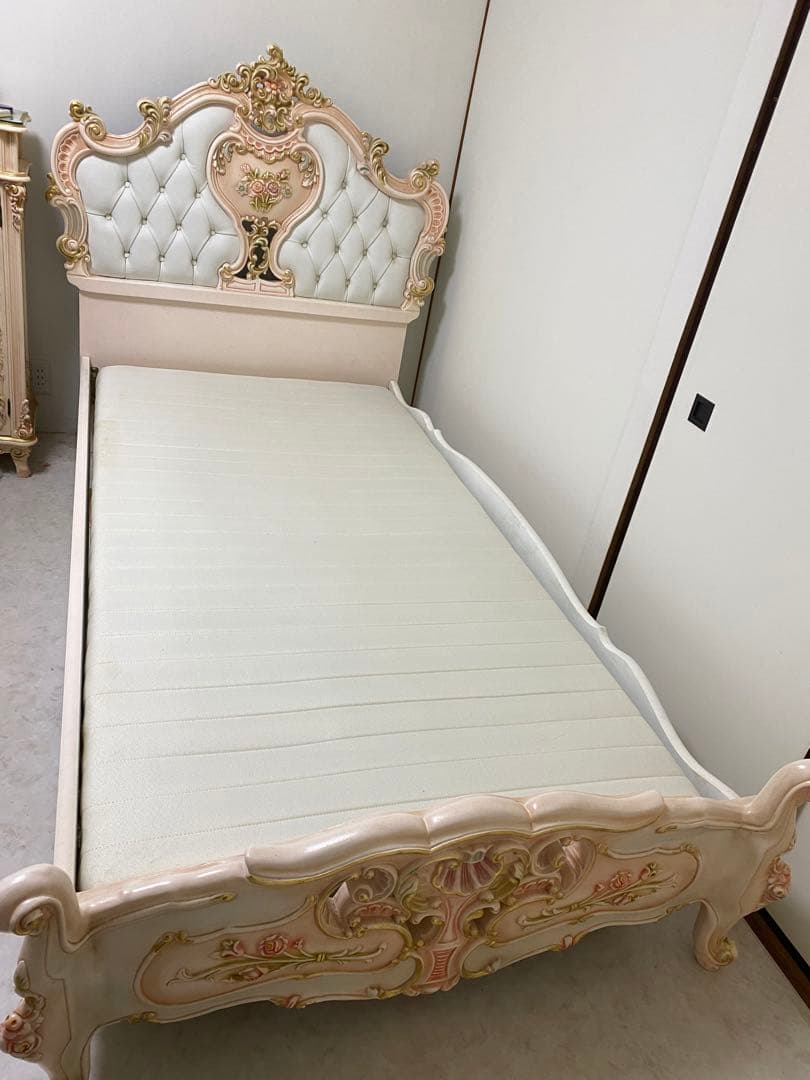 ロココ調　ベッド