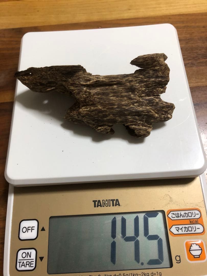 ベトナム産高品質沈香伽羅14.5g香木水に沈みます。