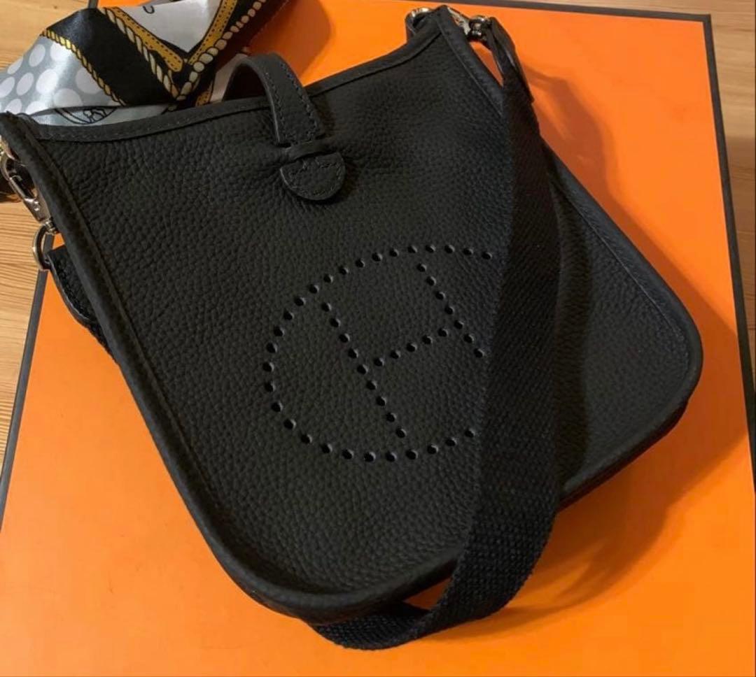 新品未使用 ショルダーバッグ Hパンチング ブラック 高級革