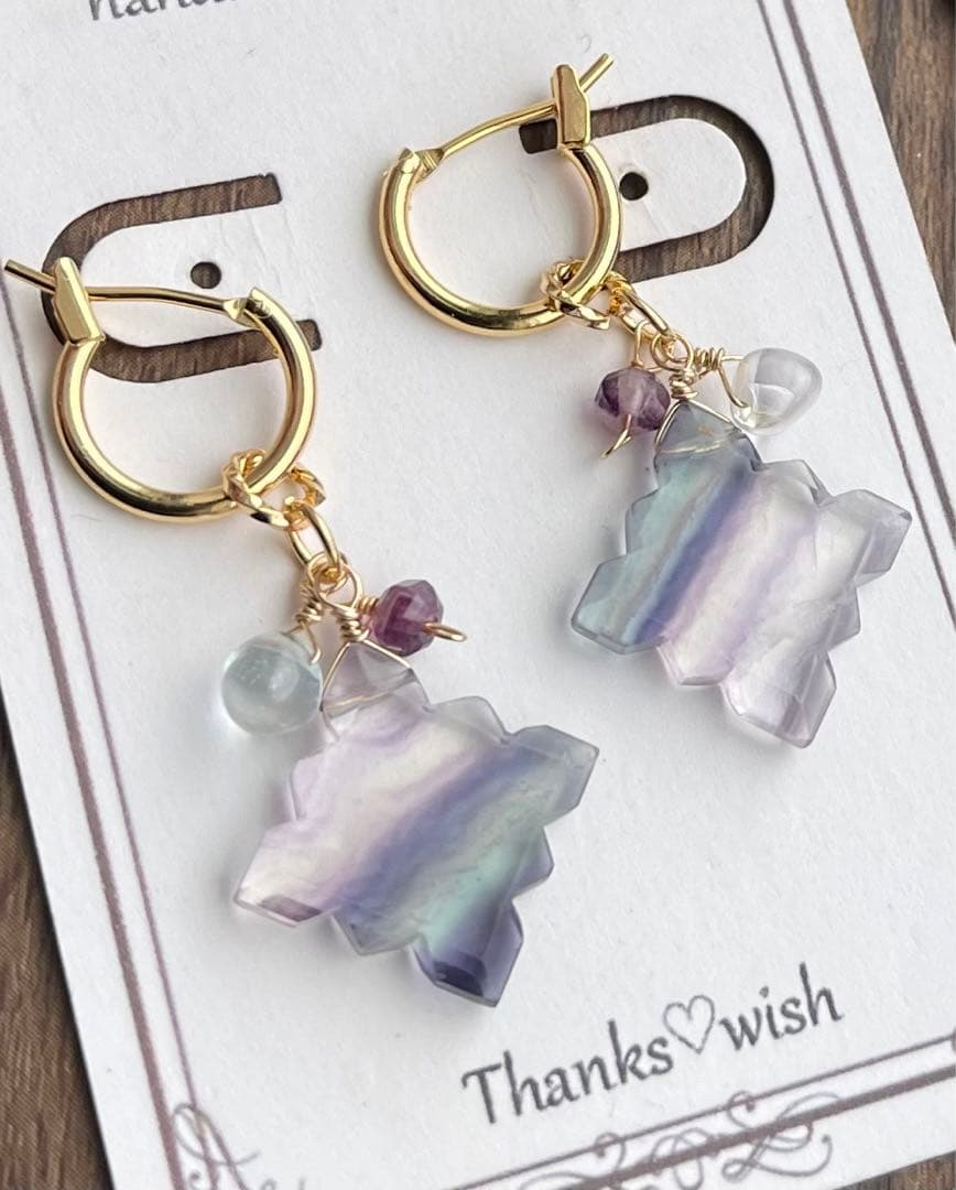 ギザギザカット 透明度綺麗フローライトのピアスチャーム