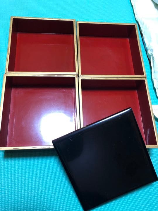漆塗り　重箱　四段重