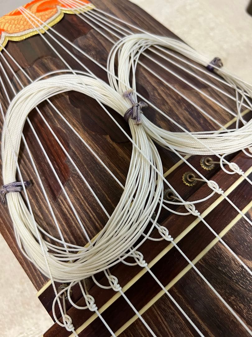 【週末SALE】お値下げ歓迎！　琴 13弦 木製 赤花柄カバー　付属品有り