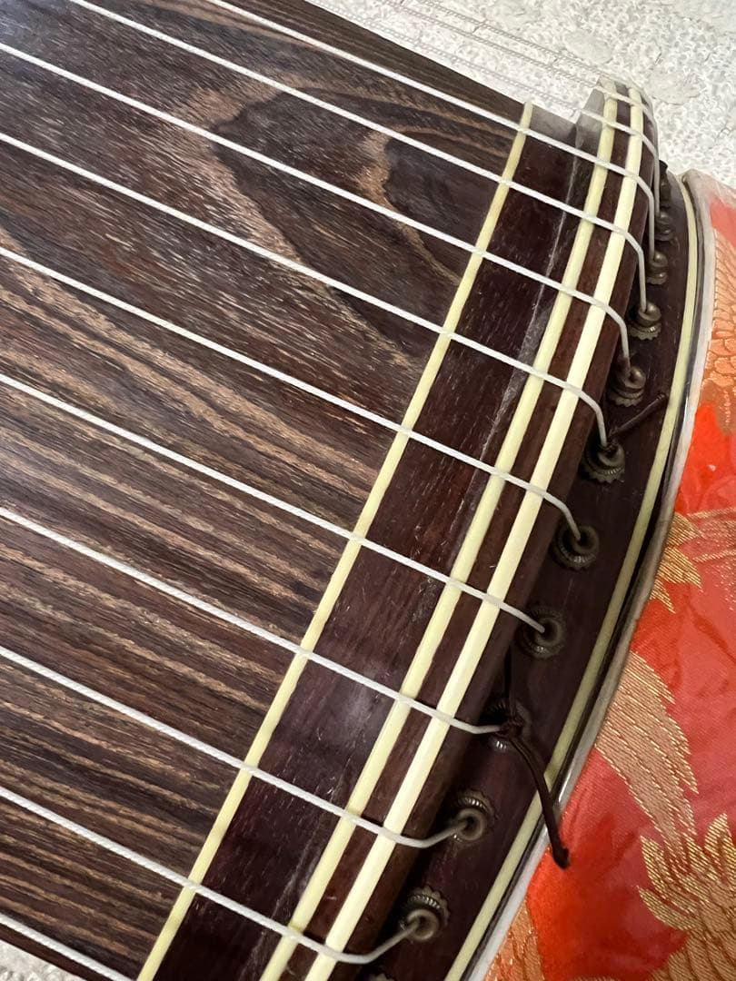 【週末SALE】お値下げ歓迎！　琴 13弦 木製 赤花柄カバー　付属品有り