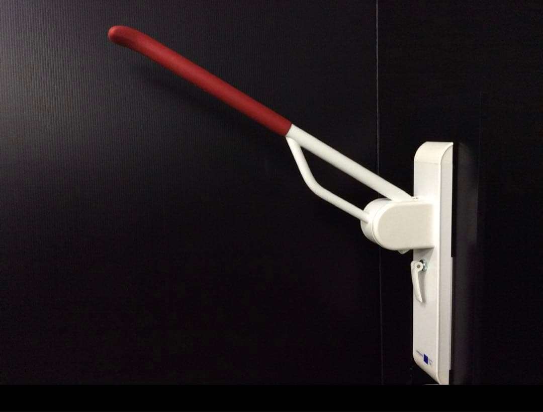 【展示品】フィンランド製 ユニバーサルデザイン 手摺　指で跳ね上げられるタイプ