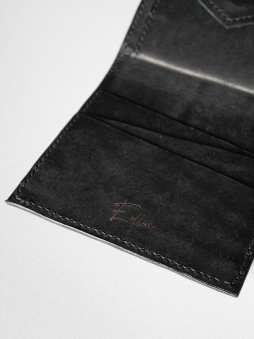 Erllen. 二つ折り財布　イタリアンレザー　マルゴー　黒　ハンドメイド