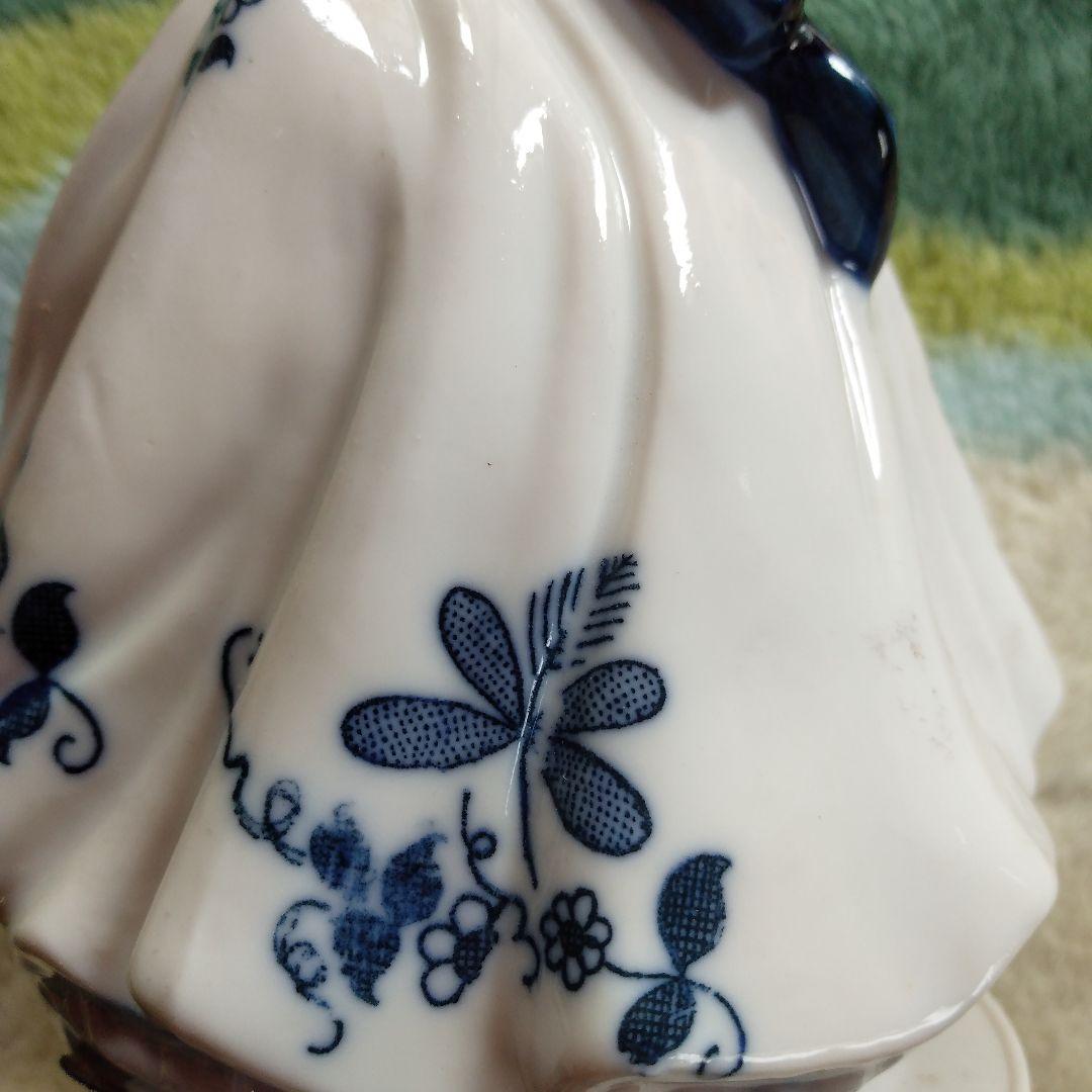 オルゴール　ハンドメイド　つやあり陶器　舞い踊るレディ　回転しながら奏でます