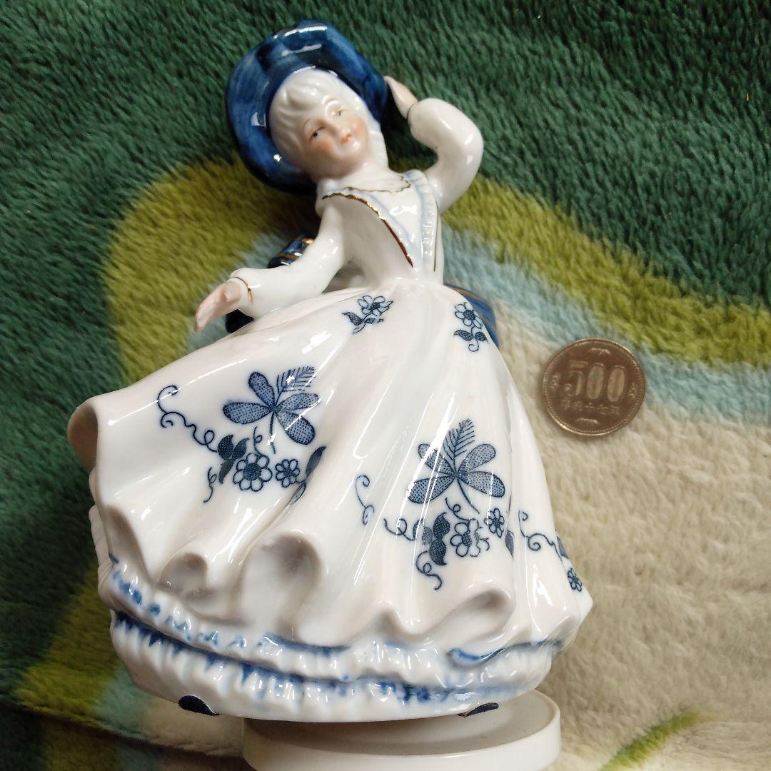 オルゴール　ハンドメイド　つやあり陶器　舞い踊るレディ　回転しながら奏でます