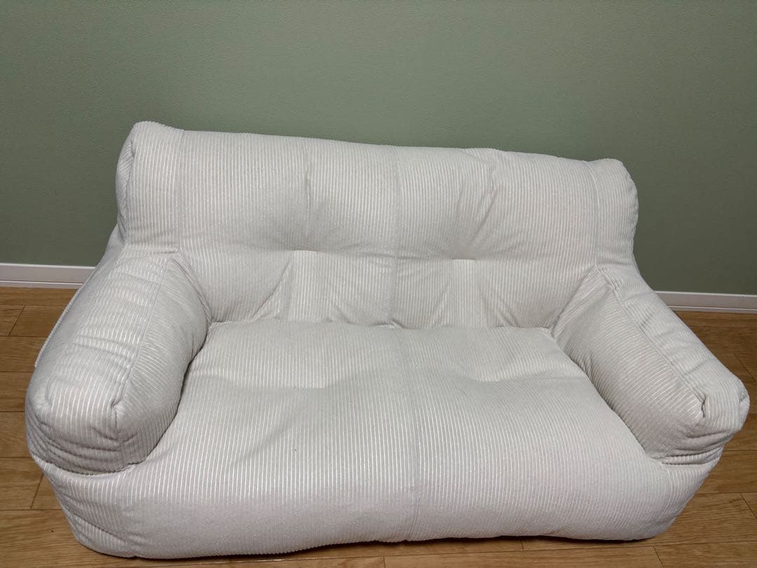 ストライプデザイン ホワイト2人掛けソファ