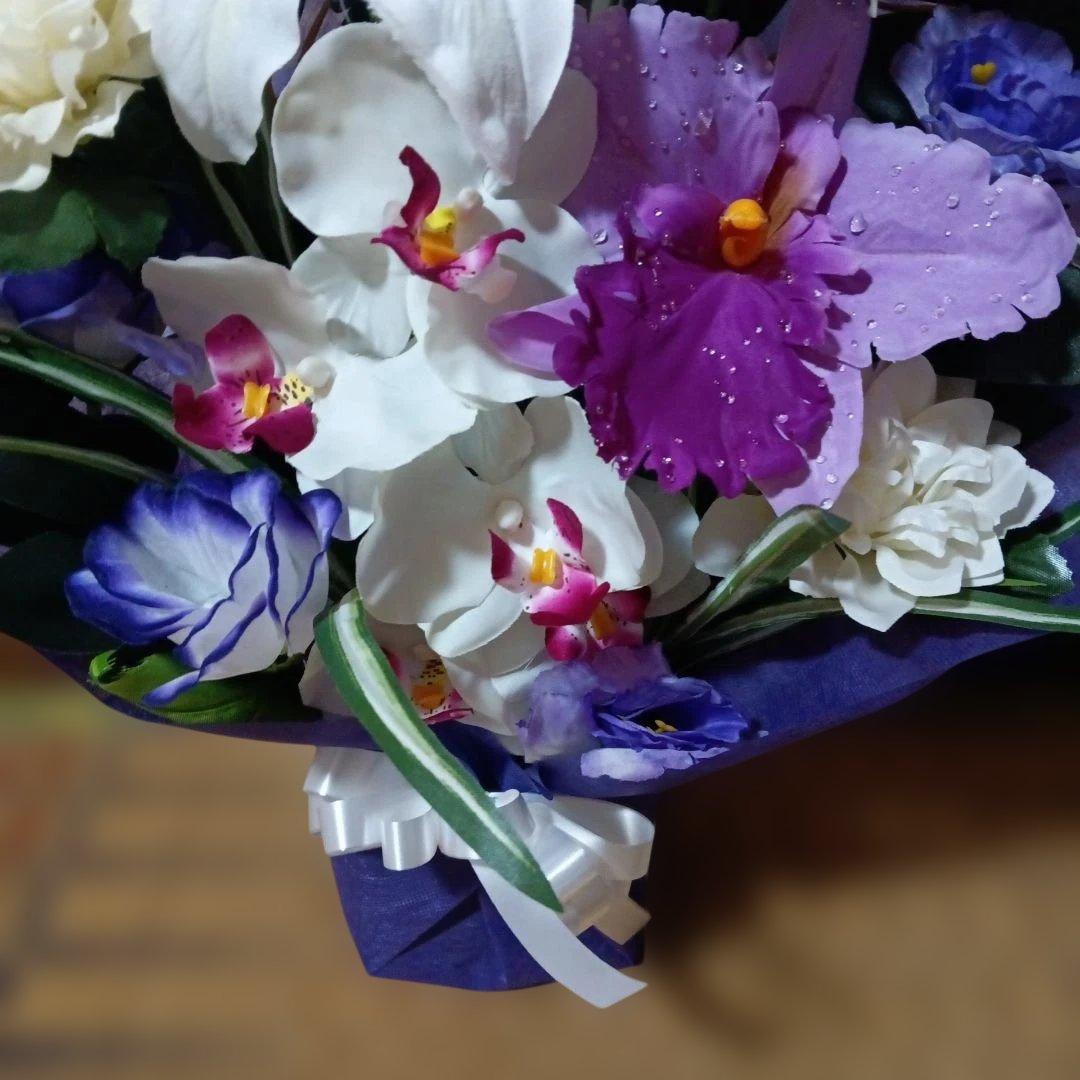 御供え花　仏花　造花アレンジ　白百合　カトレア　白赤胡蝶蘭　法事　お彼岸
