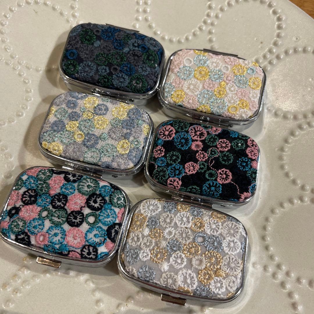 nanami_19　ミナペルホネン  ハンドメイド　ミラー付きピルケース