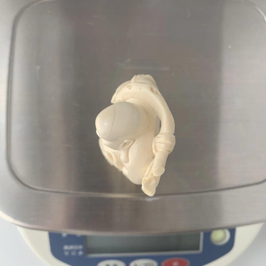 【詳細不明】時代物　置物　荷物を担ぐ太った男